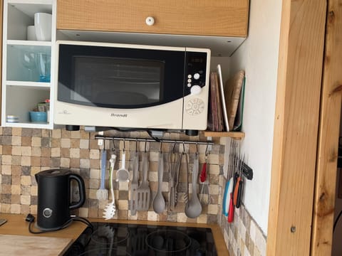 Kitchen, oven and hob