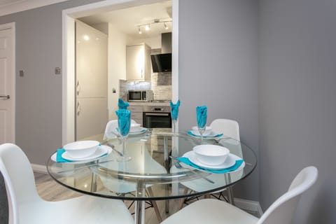 Comfort Apartment, 1 Bedroom, Non Smoking | Private kitchen | Fridge, microwave, oven, stovetop