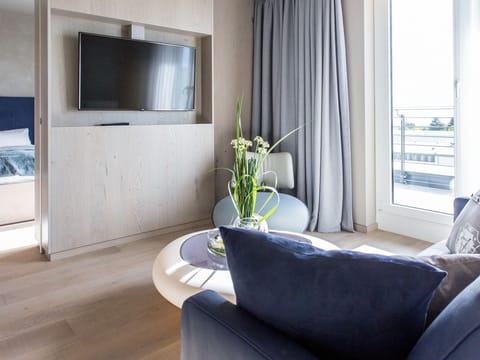 Suite | Living area | Flat-screen TV