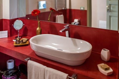 Junior Suite, 1 Bedroom, Private Bathroom | Bathroom | Shower, rainfall showerhead, free toiletries, hair dryer