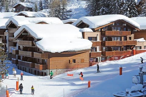 These self-catering apartments are located in Plagne 1800, and are in the centre of the resort.