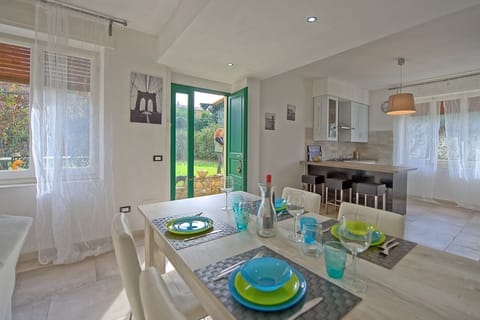 Dining Room, Kitchen