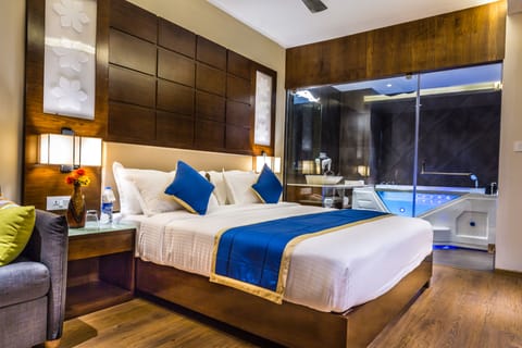 Luxury Suite | In-room safe, soundproofing, rollaway beds, free WiFi