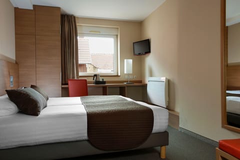 Superior Twin Room | Individually decorated, individually furnished, desk, blackout drapes