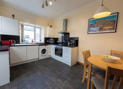 Family Cottage | Private kitchen | Full-size fridge, microwave, oven, stovetop