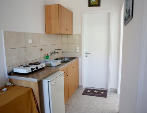 Studio, Sea View | Private kitchenette | Fridge, stovetop, electric kettle, cookware/dishes/utensils