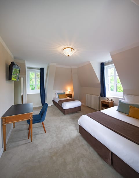 Classic Triple Room, Multiple Beds, Park View | In-room safe, desk, blackout drapes, soundproofing