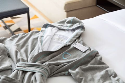 Hypo-allergenic bedding, down comforters, in-room safe, desk