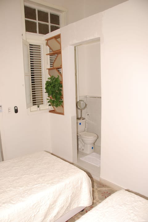 Family Twin Room, 2 Twin Beds, Non Smoking, Courtyard View | Bathroom | Shower, hair dryer, towels