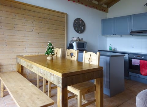 Fully equipped kitchen and dining area for 6 with authentic Savoie furniture.