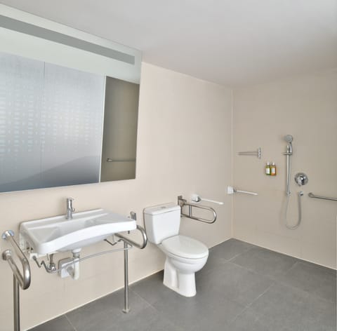 Superior Room, 1 Queen Bed, City View | Bathroom | Shower, free toiletries, hair dryer, slippers