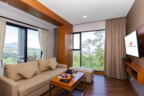 Dago Family Suite with Balcony | Living area | 43-inch LCD TV with cable channels, TV