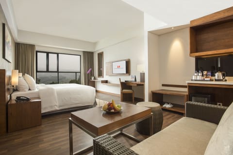 Junior Suite, 1 King Bed | Minibar, in-room safe, desk, laptop workspace