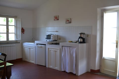 Comfort Apartment, 2 Bedrooms, 2 Bathrooms | Private kitchen | Highchair, freezer
