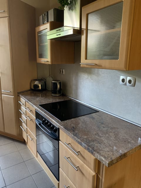 Apartment, 2 Bedrooms (Monteurwohnung Auhagen) | Private kitchen | Fridge, microwave, oven, stovetop