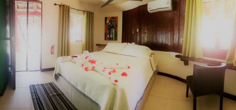 Cabin, 1 Queen Bed, Non Smoking | Pillowtop beds, in-room safe, desk, free WiFi