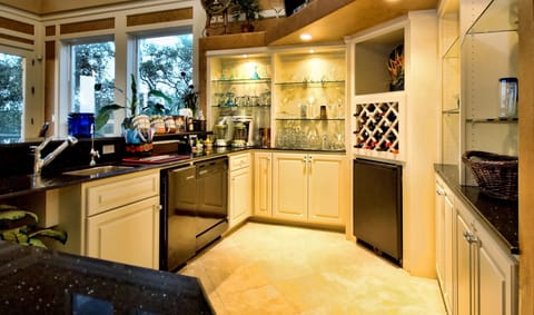 Wet Bar (mini fridge and ice machine not operable).