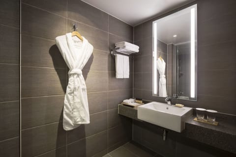 Superior Suite, 2 Twin Beds | Bathroom | Hair dryer, bathrobes, slippers, bidet