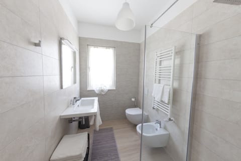 Triple Room | Bathroom sink