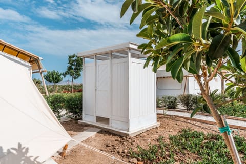 Tent (Bell) | Bathroom | Shower, free toiletries, hair dryer, slippers