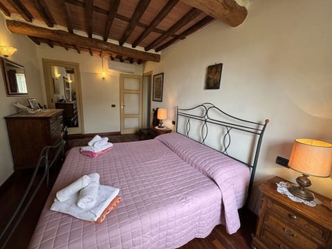 Building, Furniture, Property, Comfort, Wood, Lamp, Interior Design, Bed Frame, House, Picture Frame