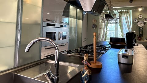 Sink, Tap, Countertop, Plumbing Fixture, Cabinetry, Interior Design, Kitchen, Floor, Flooring, House