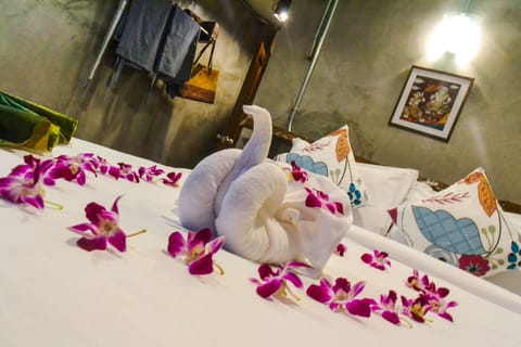 Standard Bungalow, 1 King Bed, Non Smoking | 1 bedroom, Egyptian cotton sheets, premium bedding, down comforters