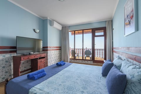 Family Room, Balcony | Select Comfort beds, in-room safe, desk, soundproofing
