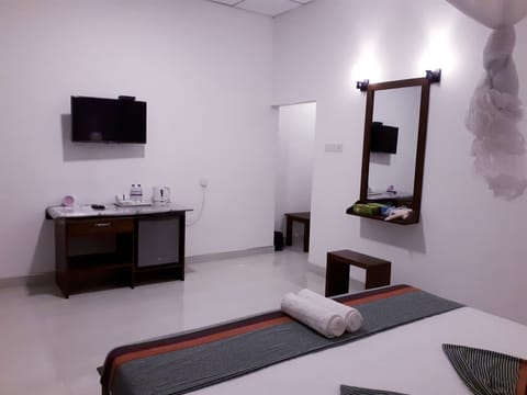 Deluxe Room, 1 Double Bed, Non Smoking | Minibar, in-room safe, soundproofing, iron/ironing board