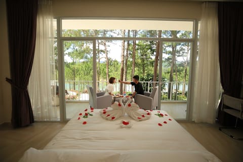 Premium Suite, Lake View | Premium bedding, pillowtop beds, minibar, in-room safe