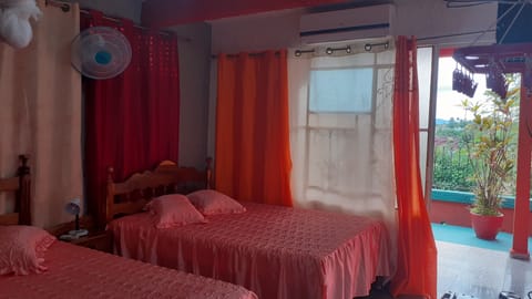 Double Room (habitación #2) | Minibar, blackout drapes, free WiFi, bed sheets