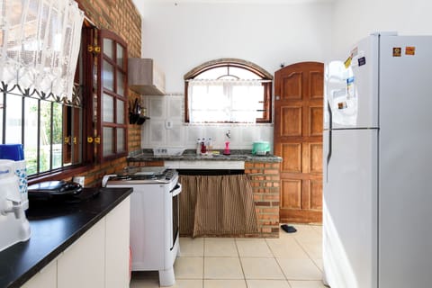 Family House, Pool View (2) | Private kitchen | Fridge, microwave, oven, stovetop