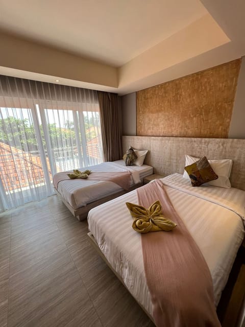 Deluxe Twin Room with Balcony | In-room safe, desk, soundproofing, free WiFi