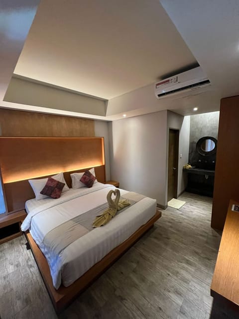 Deluxe Double Room with Swimming Pool Access | In-room safe, desk, soundproofing, free WiFi