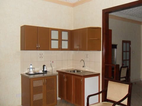 Apartment | Private kitchenette | Fridge, microwave