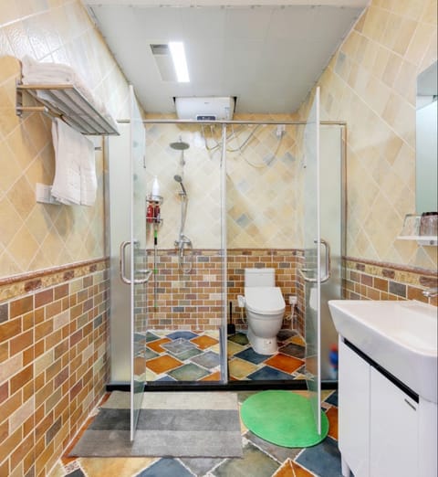 Villa, 2 Bedrooms | Bathroom | Shower, free toiletries, hair dryer, slippers