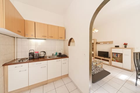 Apartment (No 12, Nahe Schoenbrunn) | Private kitchen | Full-size fridge, microwave, stovetop, espresso maker