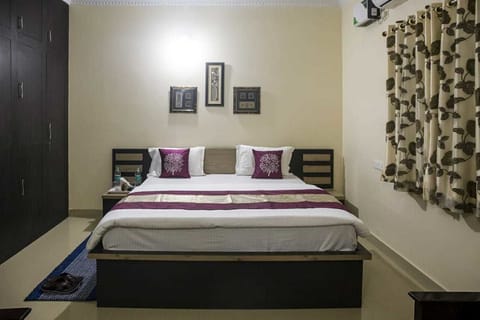 Deluxe Room, Private Bathroom | Select Comfort beds, in-room safe, free WiFi, bed sheets