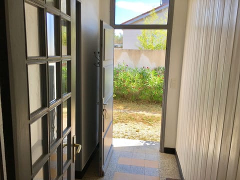 House 10 mn walk from the city center with shaded garden, olive trees. House in Uzes