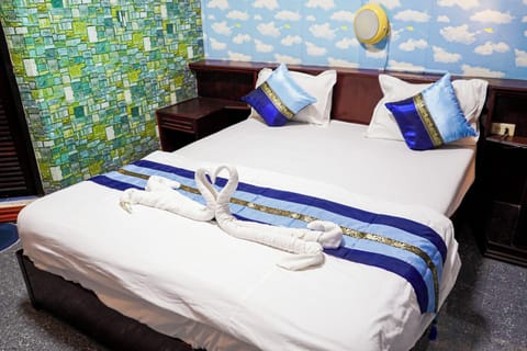 Deluxe Room  | In-room safe, desk, free WiFi, bed sheets