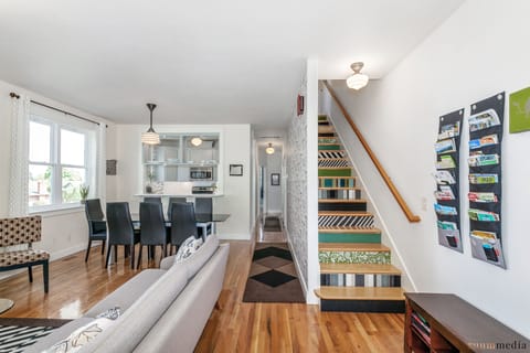 Plenty of space to come together, and also have privacy (highchair, boostertoys)