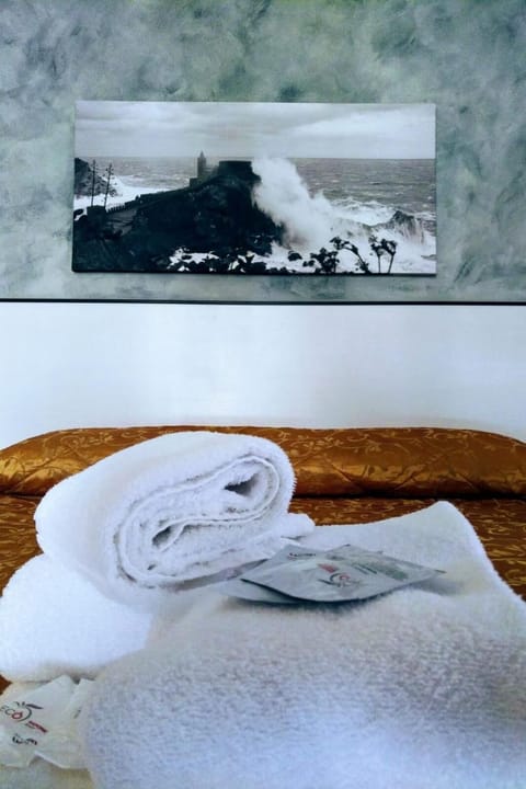 In-room safe, desk, soundproofing, free WiFi