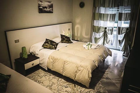 Classic Triple Room | In-room safe, desk, soundproofing, free WiFi