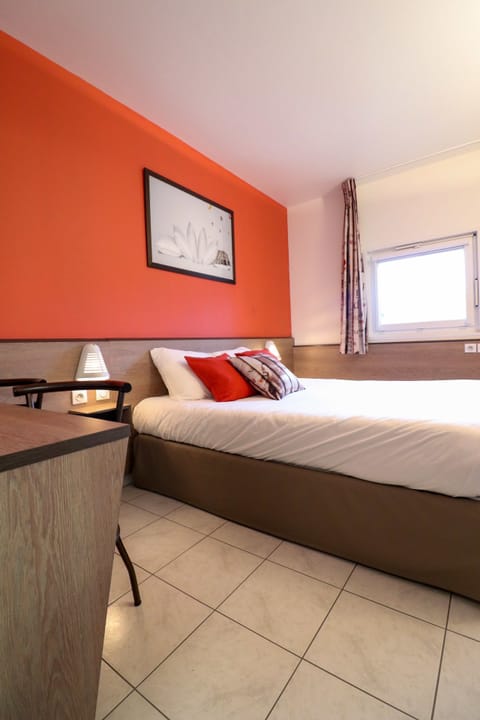 Basic Double Room | Premium bedding, individually decorated, individually furnished, desk