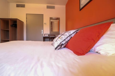 Premium bedding, individually decorated, individually furnished, desk