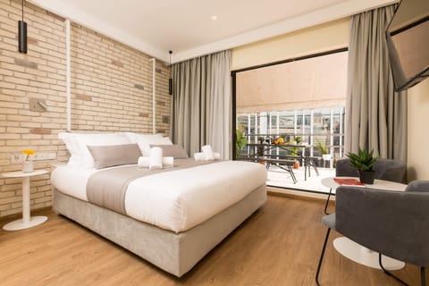 Deluxe Room, Balcony | In-room safe, desk, laptop workspace, soundproofing