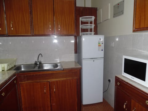 Apartment, 2 Bedrooms | Private kitchenette | Fridge, microwave, oven, stovetop