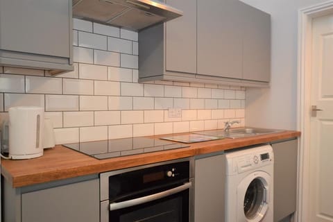 Studio Sleeps 3 | Private kitchen | Fridge, microwave, electric kettle, cookware/dishes/utensils