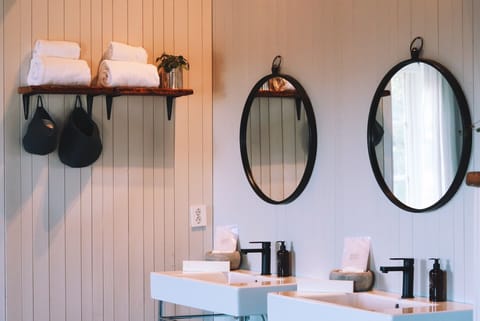 Suite | Bathroom | Shower, designer toiletries, hair dryer, bathrobes