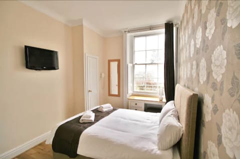 Double Room | Desk, iron/ironing board, free WiFi, bed sheets